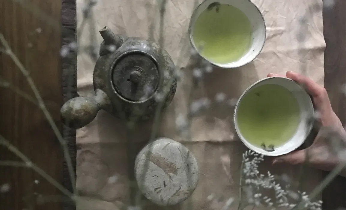 What creates the taste in your tea?